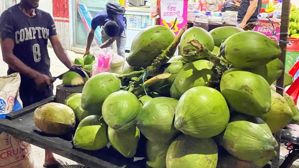 ৬০ টাকার ডাব বিক্রি হচ্ছে ২০০ টাকায়