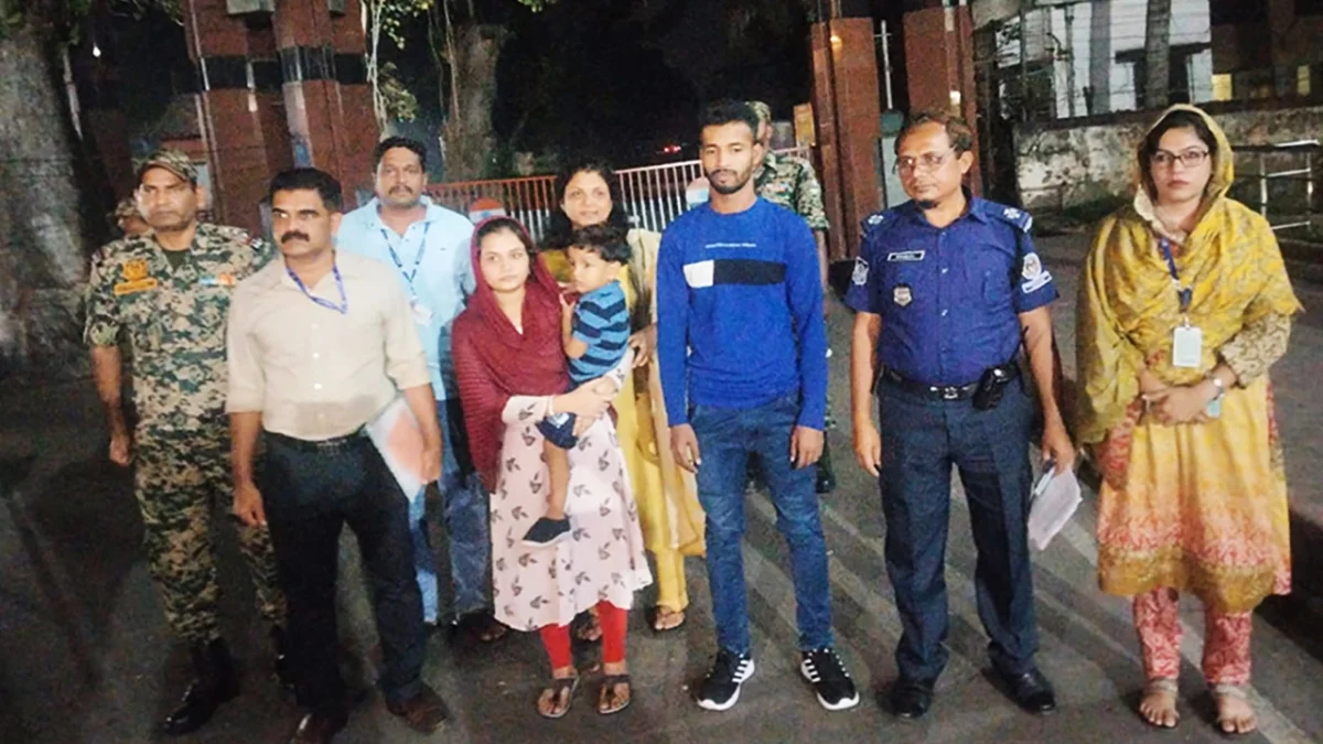বেনাপোল দিয়ে দেশে ফিরেছেন শিশুসহ এক দম্পতি