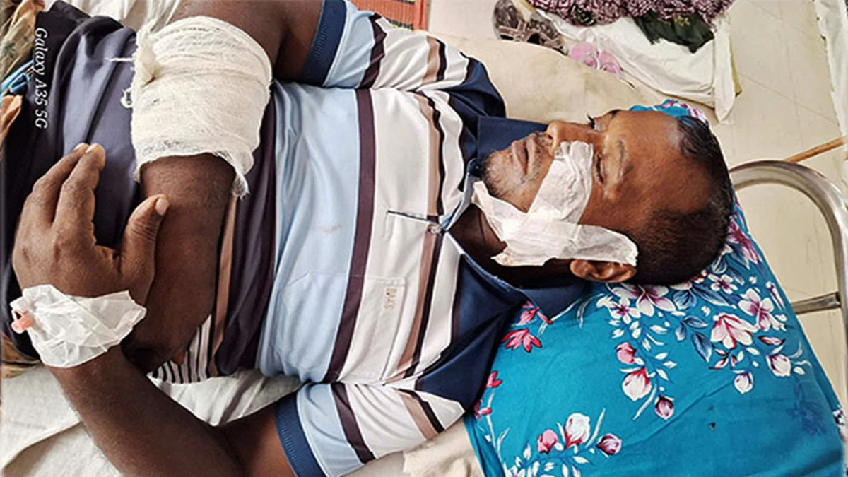 জমির বিরোধকে কেন্দ্র করে ৪ জনকে কুপিয়ে জখম