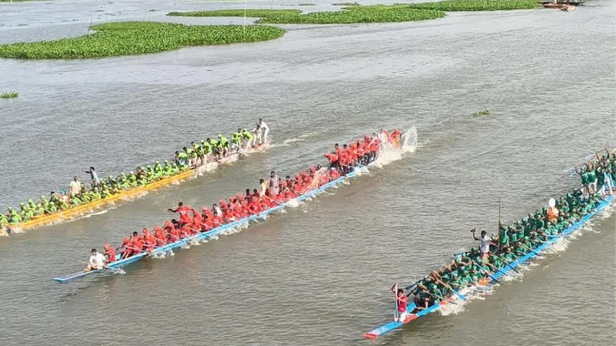 নদীর বুকে গতির লড়াই: বাংলার ঐতিহ্যবাহী নৌকাবাইচ