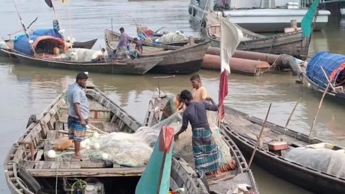 নিষেধাজ্ঞা শেষে মাছ ধরতে প্রস্তুত চাঁদপুরের জেলেরা