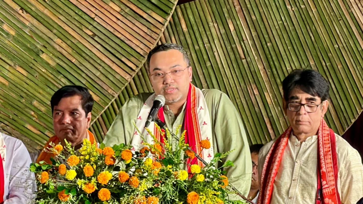 আজ শনিবার সকালে রাজধানীর বনানী মাঠে গুলশান-বনানী সার্বজনীন পূজা ফাউন্ডেশন আয়োজিত 'মহালয়া ১৪৩৩'-এর উদ্বোধনী অনুষ্ঠানে বক্তব্য দেন প্রধানমন্ত্রীর উপদেষ্টা ও তাঁর কার্যালয়ের মুখপাত্র মাহদী আমিন।
